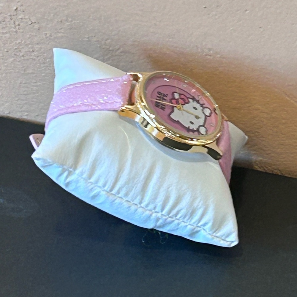 Hello Kitty Women’s Watch With Glittery Light Pink Adjustable Leather Strap NWTS - Picture 10 of 10